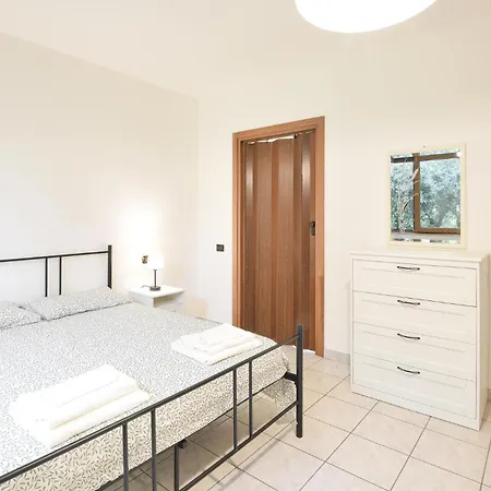 2 Bedroom Awesome In Varallo Pombia