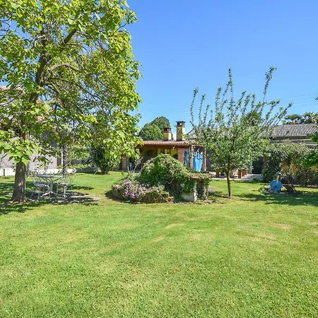 Pet Friendly In Prázdninový dům Varallo Pombia